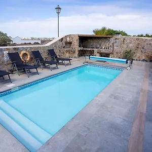 https://villa-piedra.in-canary-islands.com
